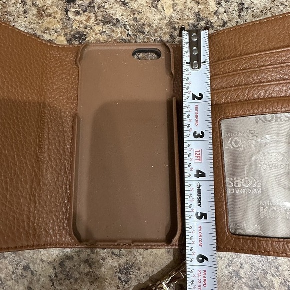 Michael Kors Light Brown Leather Zip Around Wristlet for I-Phone 6 Wallet - Picture 6 of 7